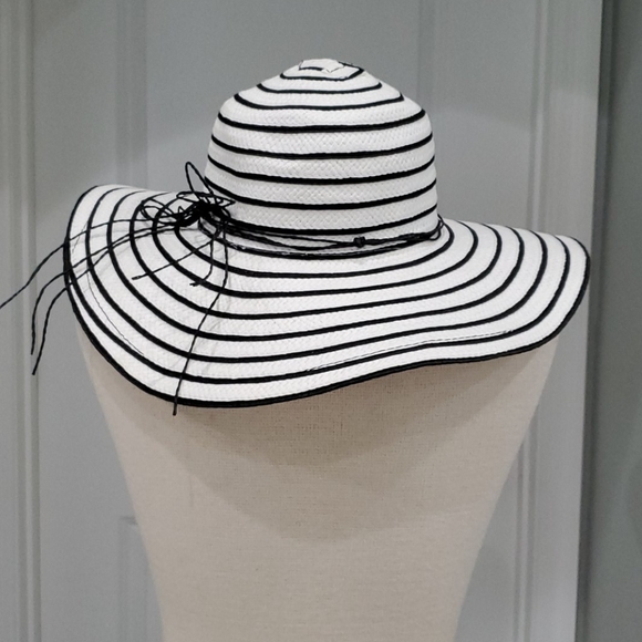 Shoe Shack Accessories - "Rare" Women's SHOE SHACK Straw Hat